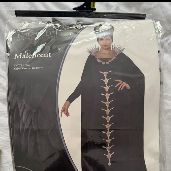 Spirit Halloween Store Maleficent costume NWT.  Size Medium - Picture 1 of 2